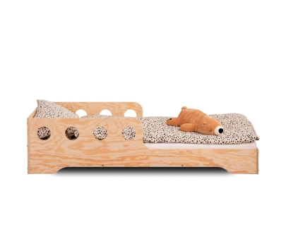 Einzelbett für Kinder mit Rausfallschutz und Lattenrost TILA 6C Montessori Holz