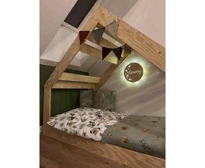 Hausbett für Kinder mit niedriger Konstruktion und Lattenrost MOON G Montessori Holz