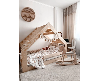 Hausbett für Kinder mit niedriger Konstruktion und Lattenrost MOON G Montessori Holz