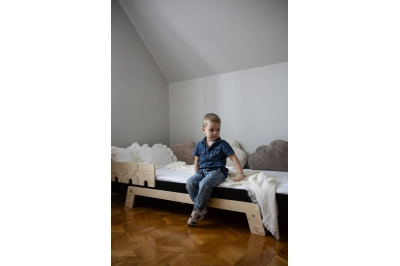 Einzelbett für Kinder mit Rausfallschutz und Lattenrost PUZZLE BR1 Montessori Holz