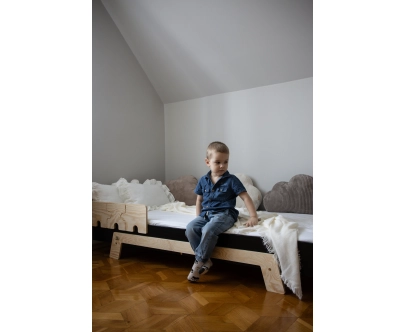 Einzelbett für Kinder mit Rausfallschutz und Lattenrost PUZZLE BR1 Montessori Holz