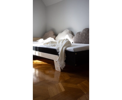 Einzelbett für Kinder mit Rausfallschutz und Lattenrost PUZZLE BR1 Montessori Holz