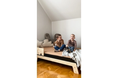 Einzelbett für Kinder mit Rausfallschutz und Lattenrost PUZZLE BR1 Montessori Holz