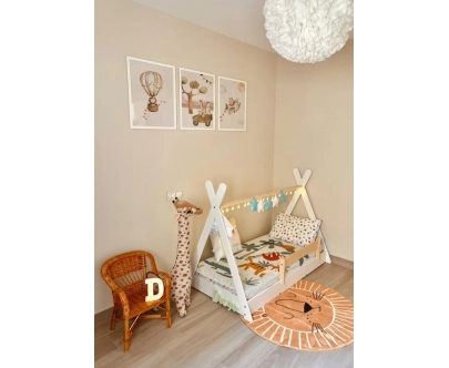 Hausbett für Kinder mit Rausfallschutz und Lattenrost TIPI F Montessori Holz