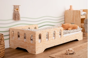 Einzelbett für Kinder mit Rausfallschutz und Lattenrost TILA 6 Montessori Kiefer