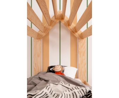 Hausbett für Kinder mit niedriger Konstruktion und Lattenrost MOON M Montessori Holz