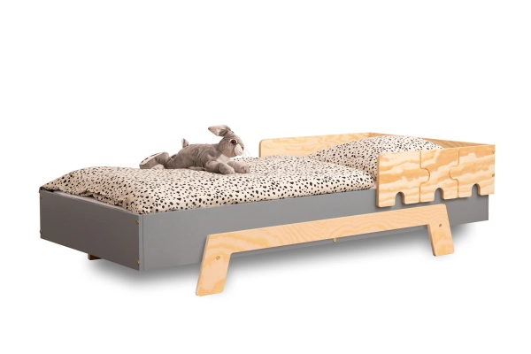 Einzelbett für Kinder mit Rausfallschutz und Lattenrost PUZZLE BR1 Montessori Holz