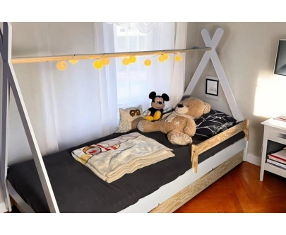 Hausbett für Kinder mit Schublade, Rausfallschutz und Lattenrost TIPI D Montessori Holz