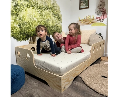 Einzelbett für Kinder mit Rausfallschutz und Lattenrost TILA 5 Montessori Holz