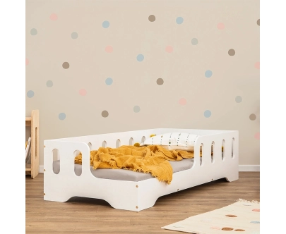 Einzelbett für Kinder mit Rausfallschutz und Lattenrost TILA 1 Montessori Holz