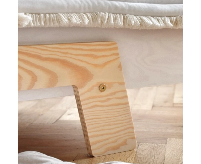 Einzelbett für Kinder mit Rausfallschutz und Lattenrost PUZZLE BR1 Montessori Holz