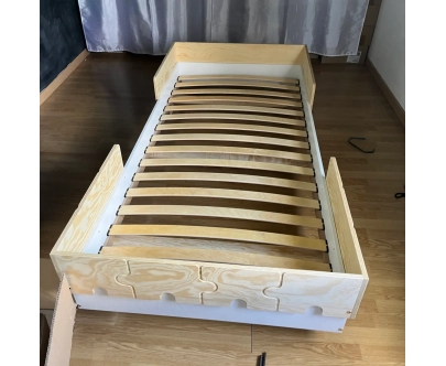 Einzelbett für Kinder mit Rausfallschutz und Lattenrost PUZZLE BR2 Montessori Holz