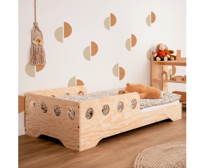 Einzelbett für Kinder mit Rausfallschutz und Lattenrost TILA 6C Montessori Holz