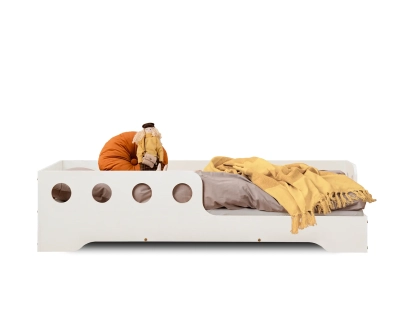 Einzelbett für Kinder mit Rausfallschutz und Lattenrost TILA 5 Montessori Holz