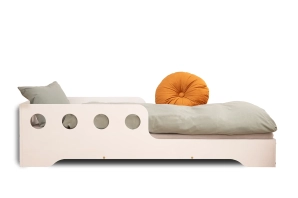 Einzelbett für Kinder mit Rausfallschutz und Lattenrost TILA 6C Montessori Holz