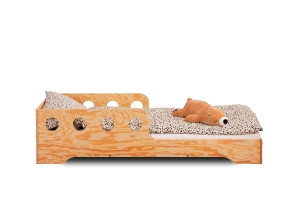 Einzelbett für Kinder mit Rausfallschutz und Lattenrost TILA 6C Montessori Holz