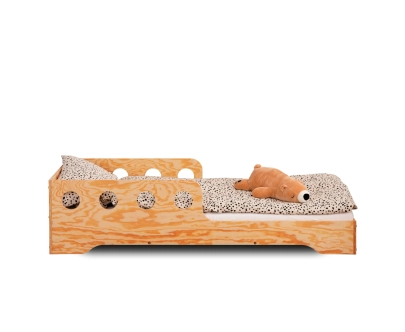 Einzelbett für Kinder mit Rausfallschutz und Lattenrost TILA 6C Montessori Holz