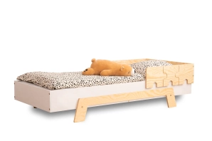 Einzelbett für Kinder mit Rausfallschutz und Lattenrost PUZZLE BR1 Montessori Holz