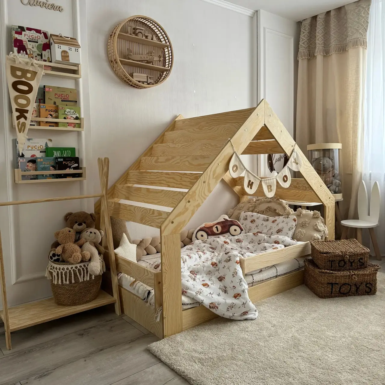 Hausbett für Kinder mit niedriger Konstruktion und Lattenrost MOON G Montessori Holz