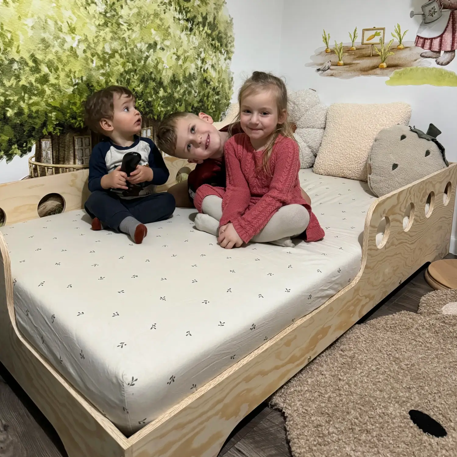Einzelbett für Kinder mit Rausfallschutz und Lattenrost TILA 5 Montessori Holz