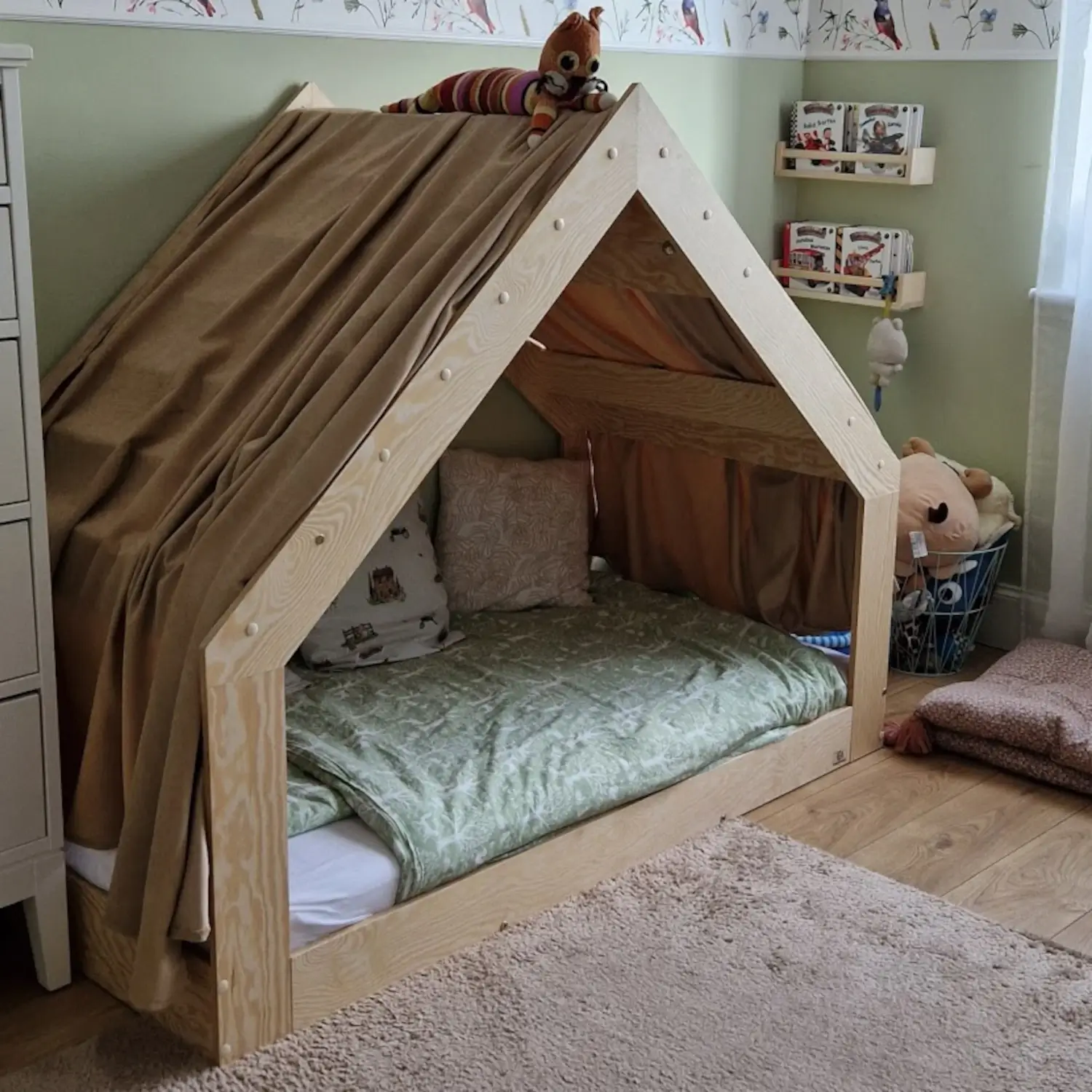 Hausbett für Kinder mit niedriger Konstruktion und Lattenrost MOON G Montessori Holz