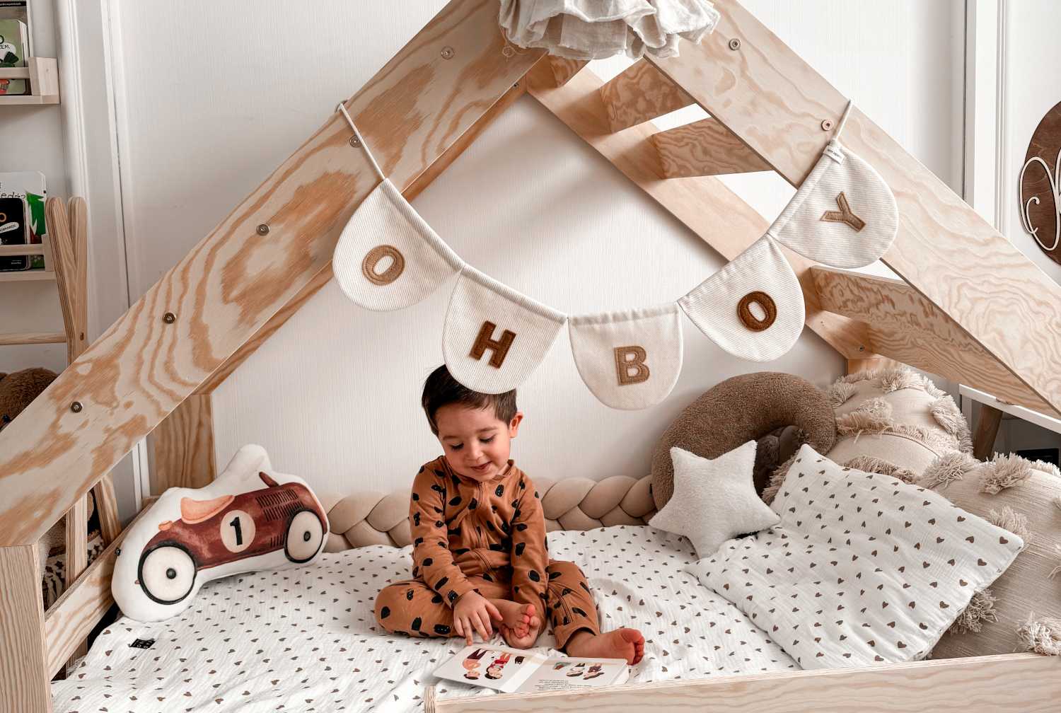 Hausbett für Kinder mit niedriger Konstruktion und Lattenrost MOON G Montessori Holz