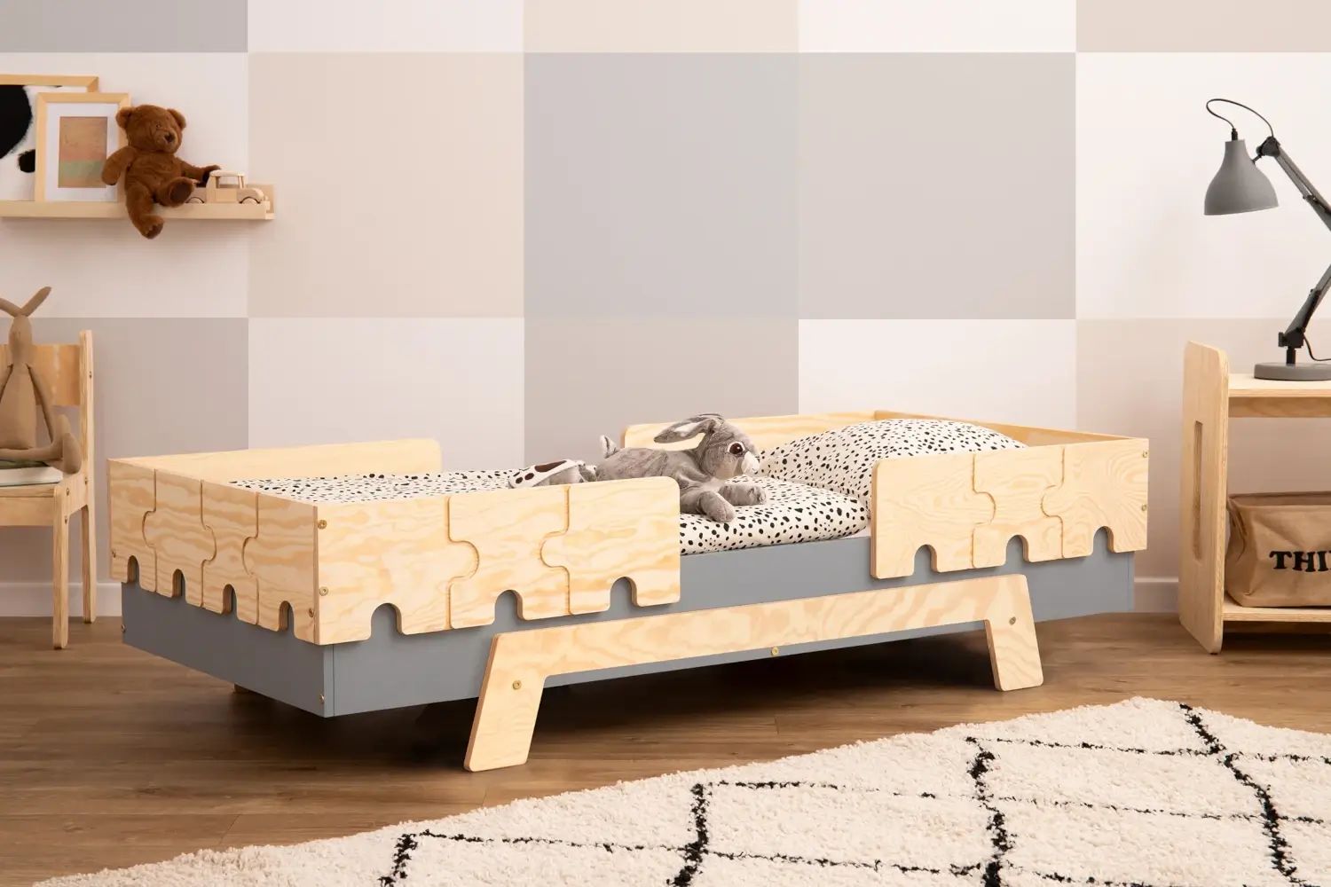 Einzelbett für Kinder mit Rausfallschutz und Lattenrost PUZZLE BR2 Montessori Holz
