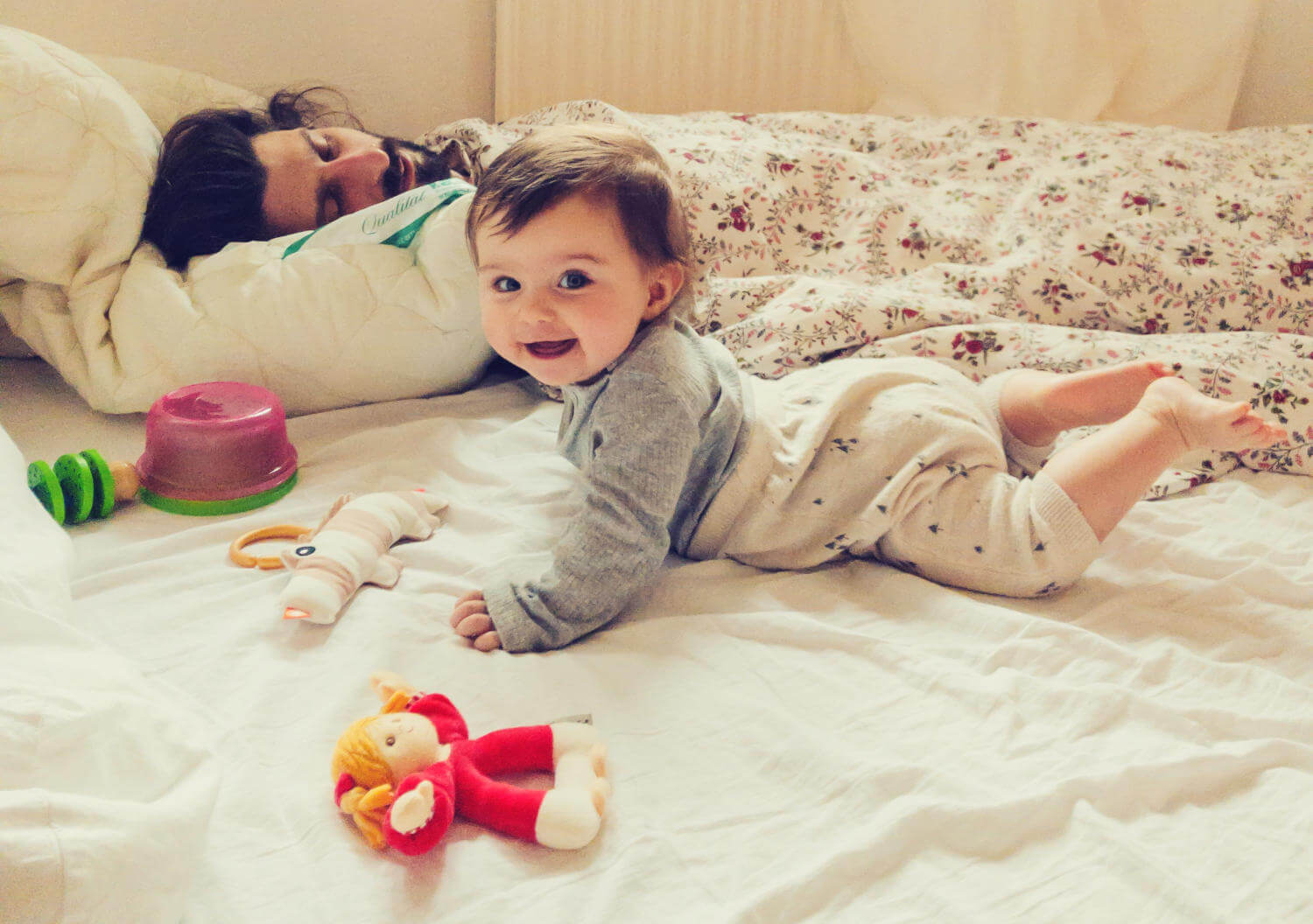 portrait-cheerful-baby-girl-lying-bed-home.jpg