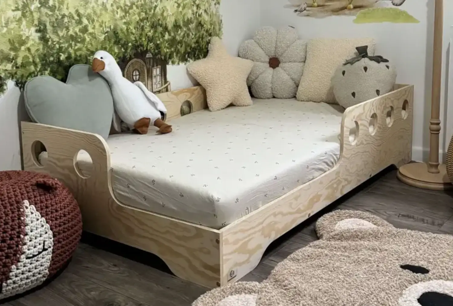 Einzelbett für Kinder mit Rausfallschutz und Lattenrost TILA 5 Montessori Holz