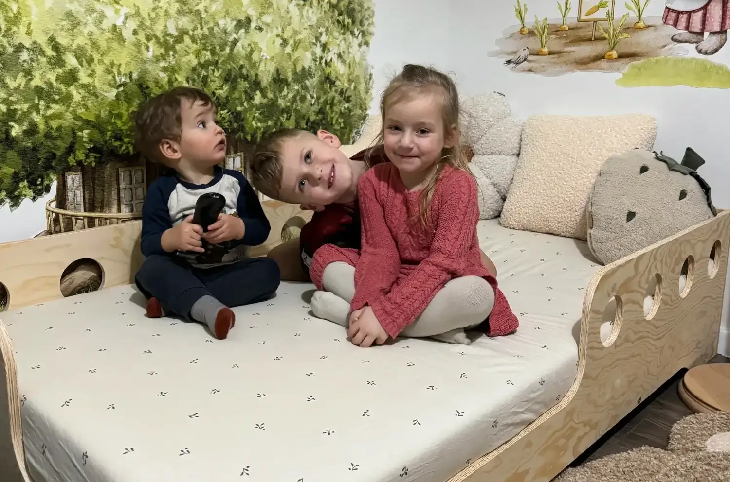 Einzelbett für Kinder mit Rausfallschutz und Lattenrost TILA 5 Montessori Holz